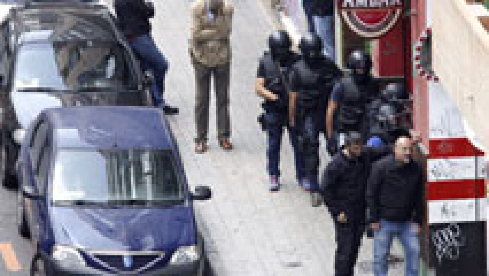 Telediario 1: Atrincherado en un bar de Zaragoza con un arma de fuego | RTVE Play