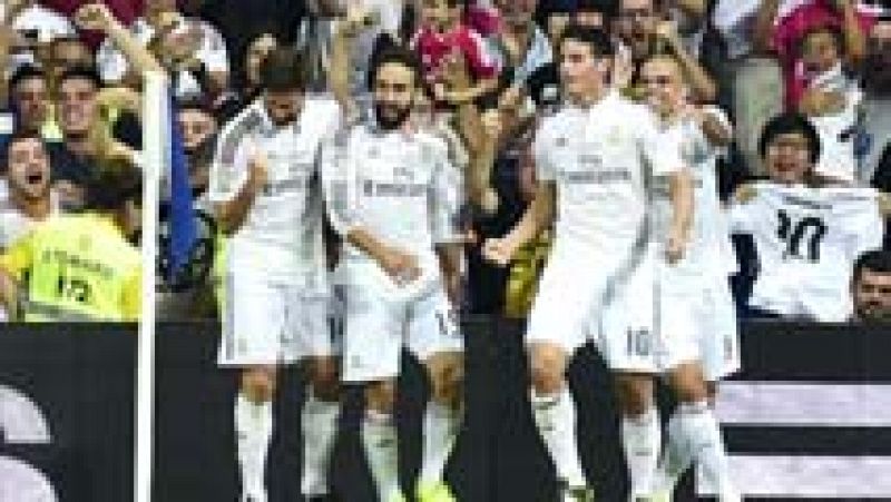 El delantero colombianod el Real Madrid, James Rodríguez, ha marcado su primer gol con la camiseta blanca para poner el 1-0 en el marcador de la ida de la Supercopa ante el Atlético. James ha aprovechado un rechace en el área de Moyá para abrir el ma