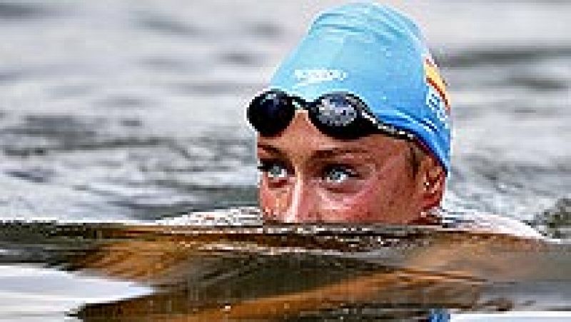 Justo después de ganar la plata en 800, la de Badalona (Barcelona) salió rápidamente de la piscina para volverse a lanzar en la prueba de los 200 estilos, en la que finalmente quedó octava con un tiempo de 2:18.46. La ganadora de la prueba fue la hún