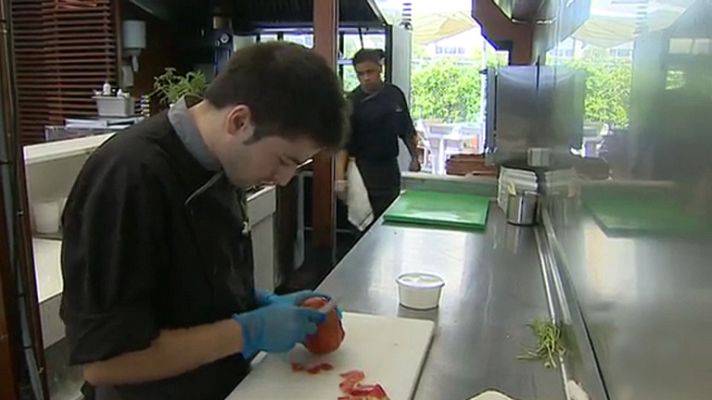 Telediario 1 - La mejora en el turismo está permitiendo subidas salariales en los principales convenios del sector