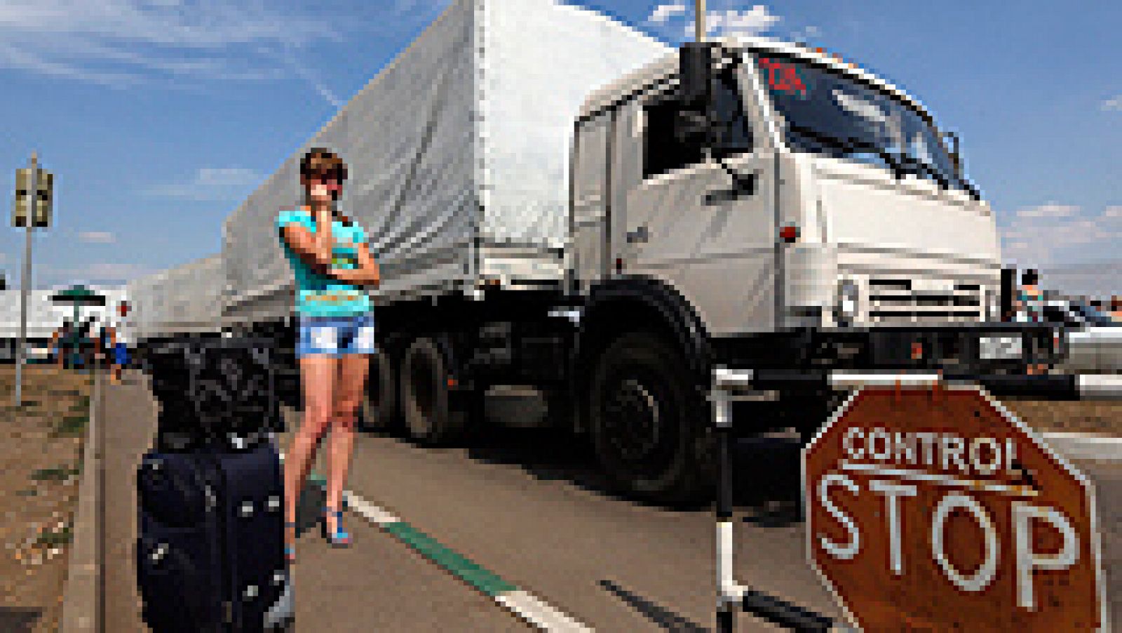  La representación de Ucrania ante la ONU ha denunciado que la entrada de un convoy de ayuda humanitaria rusa en el este del país, sin el "correspondiente permiso" de la aduana ucraniana, representa una violación a la soberanía del país. La denuncia se ha conocido horas antes de que el Consejo de Seguridad de la ONU se reúna para analizar la situación en Ucrania, en una convocatoria dada a conocer hoy mismo coincidiendo con la irrupción en territorio ucraniano del convoy ruso de ayuda humanitaria.