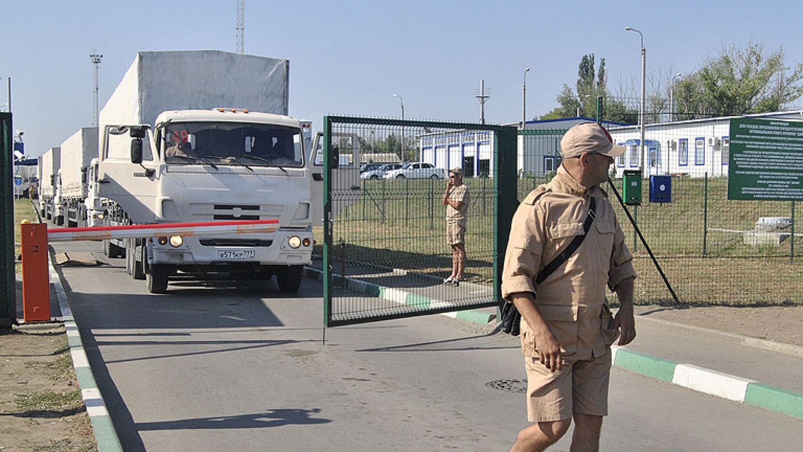 El convoy con ayuda humanitaria para el este de Ucrania regresa a Rusia