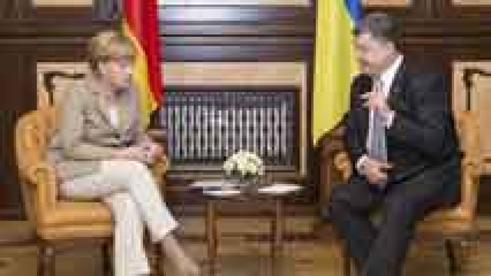 Angela Merkel se reúne con el presidente ucraniano para lograr un alto el fuego