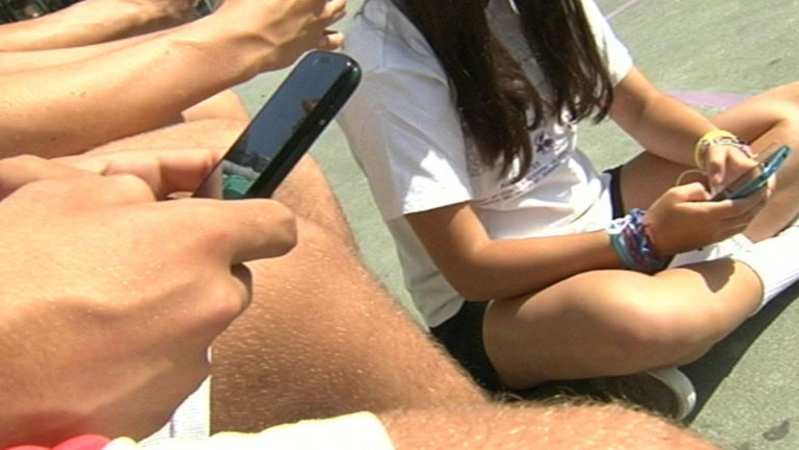 Seis de cada 10 alumnos de instituto envían y reciben Whatsapps mientras estudian