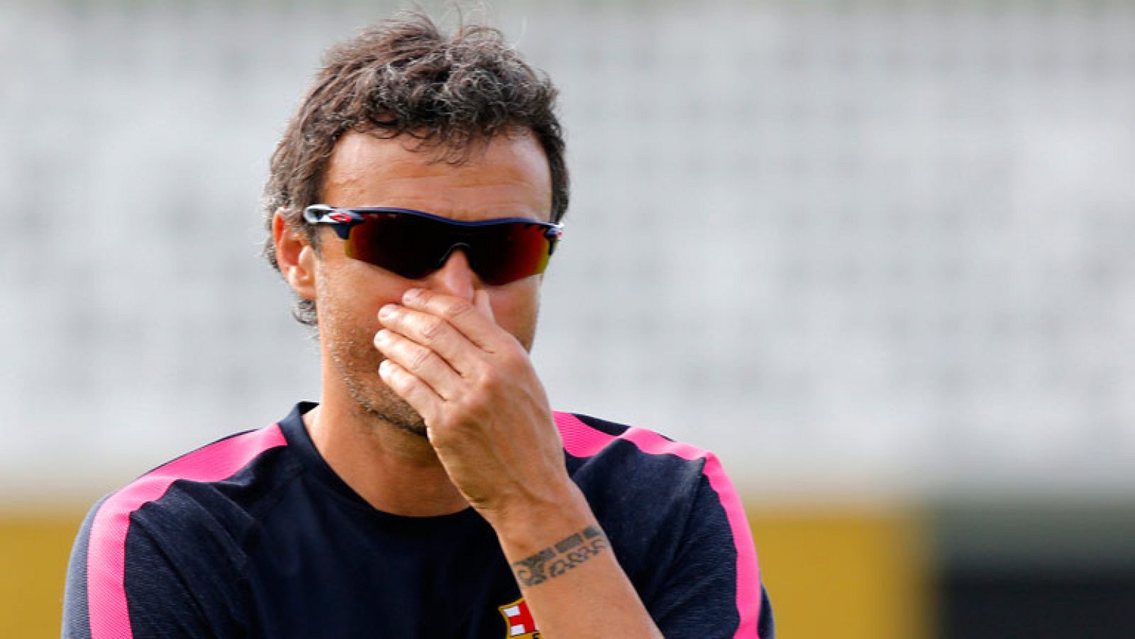 Sin el sancionado Luis Suárez, sin Neymar, y con Pedro convocado pero 'tocado', el nuevo Barcelona de Luis Enrique Martínez se estrena este domingo en Liga ante el Elche, con muchas ganas pero algunas dudas sobre las prestaciones que podrá ofrecer en