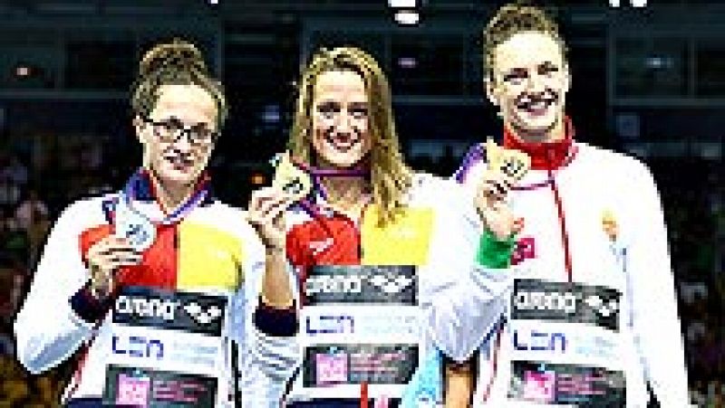El equipo español consiguió a lo largo de doce días de competición en los 32º Campeonatos de Europa de Natación de Berlín 2014 trece medallas: nueve de ellas en natación y cuatro en natación sincronizada. Todas ellas en categoría femenina. Mireia Bel