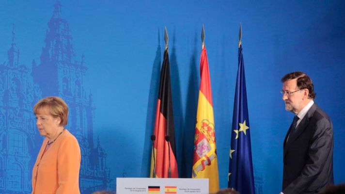  - Merkel apoya en Santiago la candidatura de Luis de Guindos para dirigir el Eurogrupo