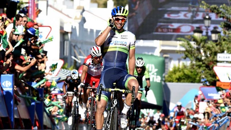 El australiano Michael Matthews, del Orica, ha ganado la tercera etapa de la Vuelta disputada entre Cádiz y Arcos de la Frontera, de 197,8 kilómetros, triunfo que le supone enfundarse el maillot rojo de líder. Matthews alzó los brazos con un tiempo d