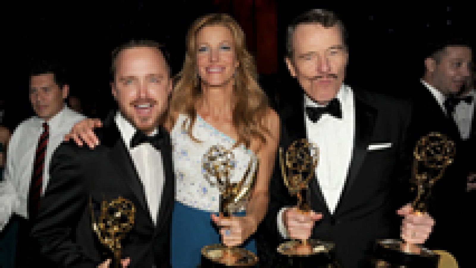 Informativo 24h: 'Breaking Bad' arrasa y 'Modern Family' vuelve a triunfar en los premios Emmy 2014 | RTVE Play