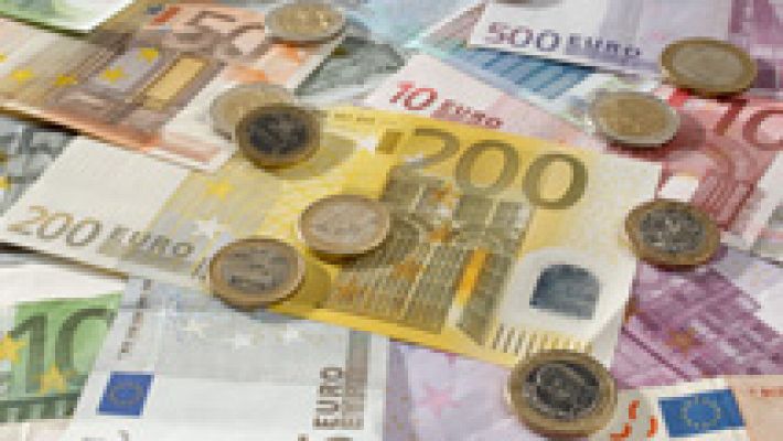 Telediario 1 - El Tesoro vuelve a pagar intereses en mínimos históricos