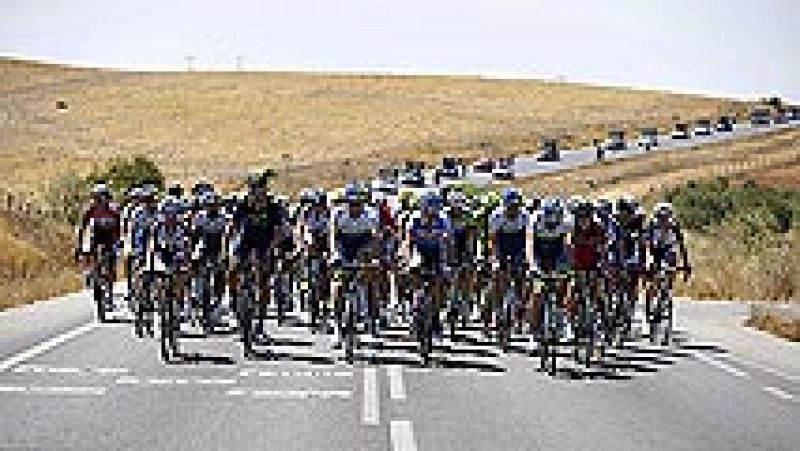 La cuarta etapa de la vuelta 2014 coincide con la ola de calor que recorre España. A la 'serpiente multicolor' le pilla, además, camino de Córdoba.