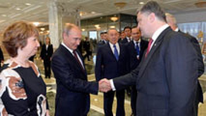 Putin y Poroshenko se reúnen en Misk