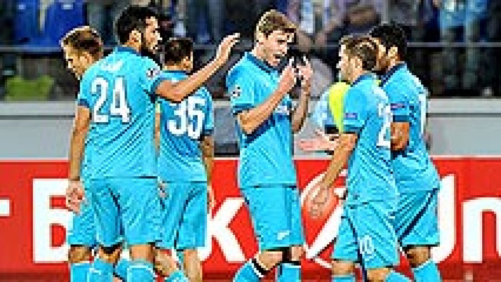 El Zenit St. Petersburg cumplió con su favoritismo y fulminó (3-0) al Standard con un doblete  de Hulk y otro tanto de Rondón, a pesar de que jugaron toda la  segunda mitad con un jugador menos. 