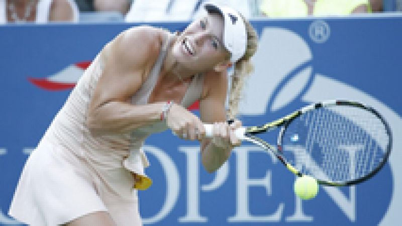 La joven tenista danesa falló un revés porque su trenza se le enganchó en la raqueta durante un partido del abierto de Estados Unidos.
