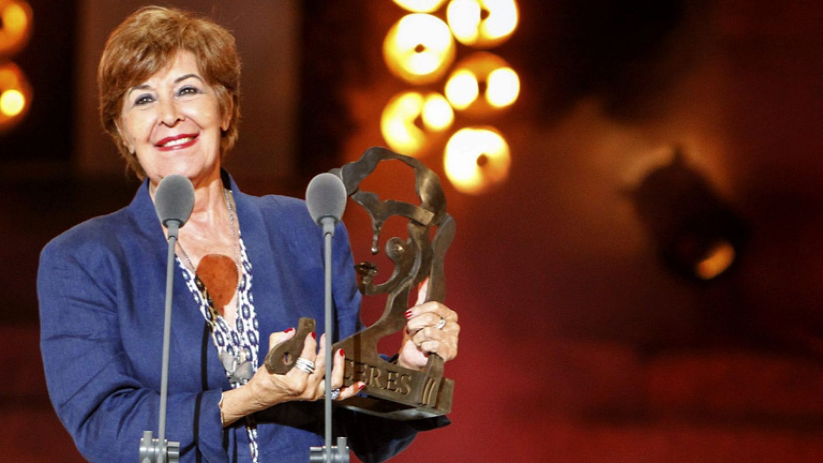 Concha Velasco recibe emocionada en Mérida un reconocimiento del mundo del teatro - Informativo 24h | Ver