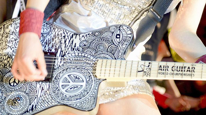 Informativo 24h - Tocar una guitarra imaginaria, un concurso a nivel mundial