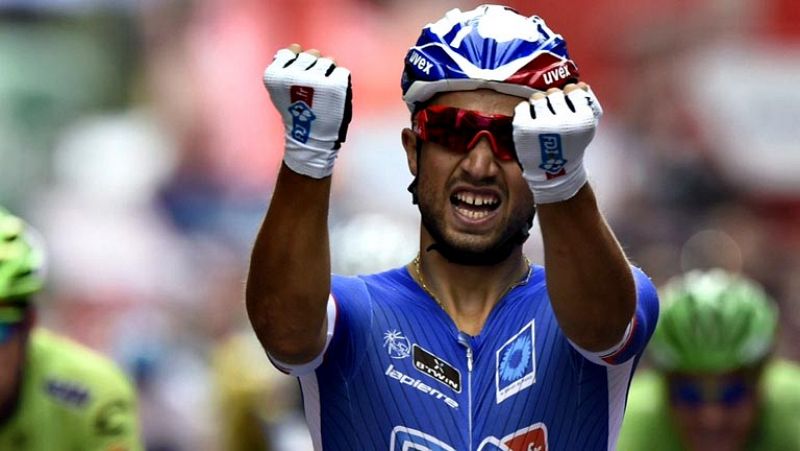 El francés Nacer Bouhanni, del equipo La Francaise des Jeux, ha ganado la octava etapa de la Vuelta a España, disputada entre Baeza y Albacete sobre 207 kilómetros, en la que el español Alejandro Valverde (Movistar) conservó el maillot de líder. Bouh