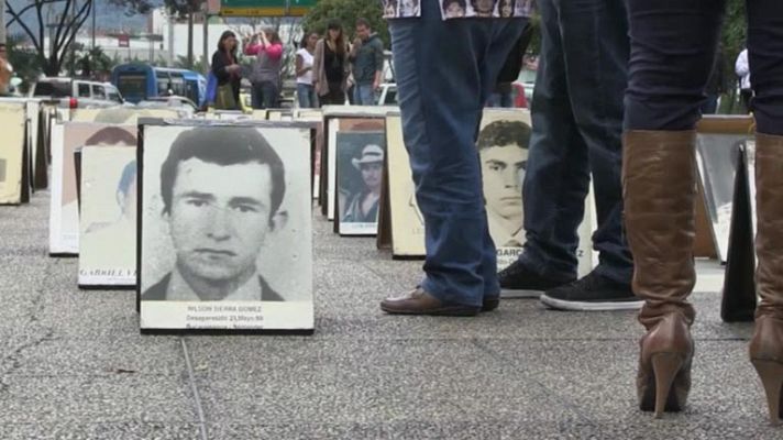 Telediario 1 - En el mundo hay unos 100 mil desaparecidos por conflictos