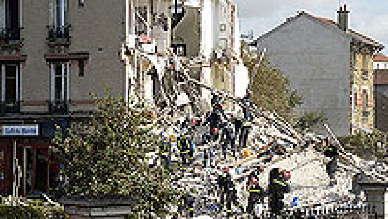 Un menor muerto y 12 desaparecidos al derrumbarse un edificio en Francia