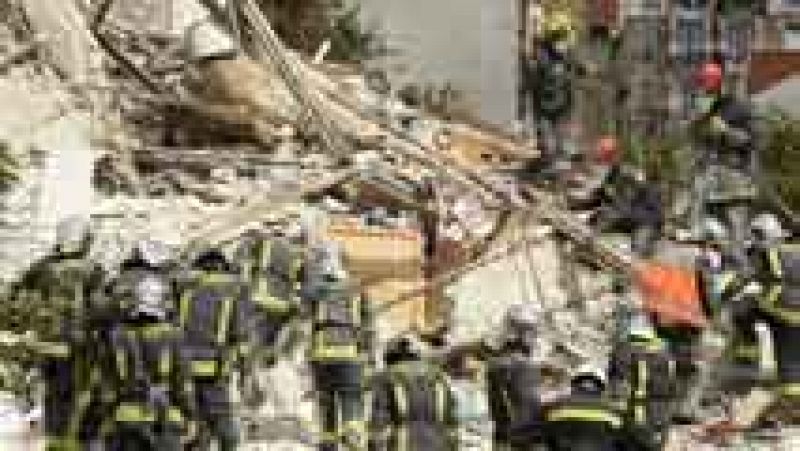 Dos muertos y nueve desaparecidos en el hundimiento de un edificio en París