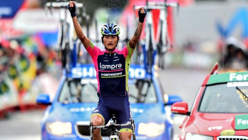El colombiano Winner Anacona, del Lampre, ha ganado la novena etapa de la Vuelta disputada entre Carboneras de Guadazón y Valdelinares, de 185 kilómetros, y su compatriota Nairo Quintana es el nuevo líder. Anacona cruzó la cima con un tiempo de 4h.34