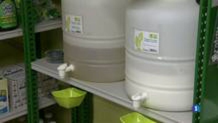 L'Informatiu - La venda a granel de productes de cosmètica i detergents