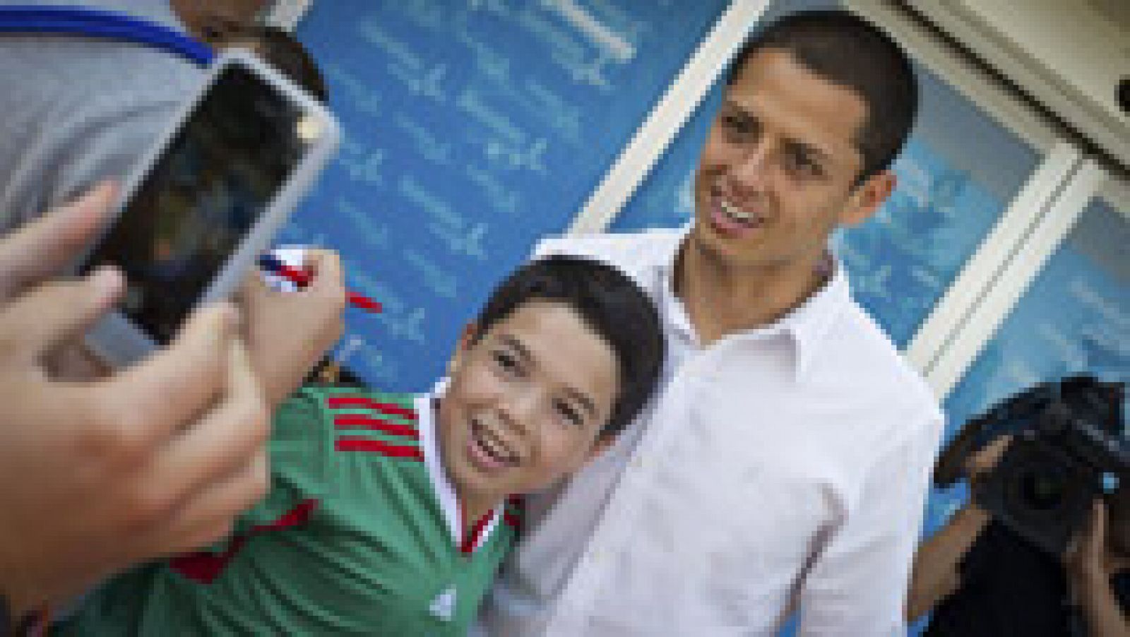 Telediario 1: El Real Madrid ficha a 'Chicharito' | RTVE Play