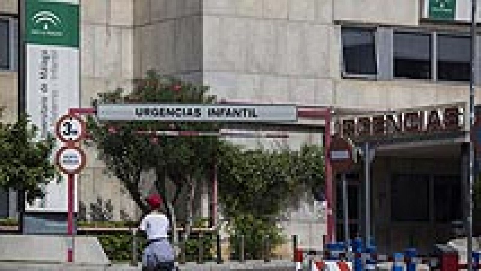 El juez mantiene detenidos 72 horas a los padres del niño británico enfermo localizado en Málaga | Ver