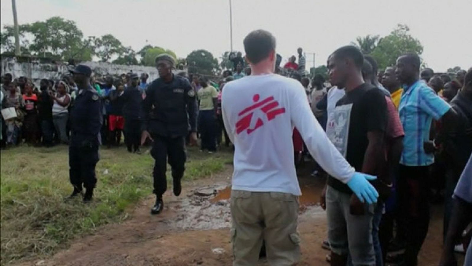 Un enfermo de ébola escapa del hospital en Liberia para buscar comida en la calle