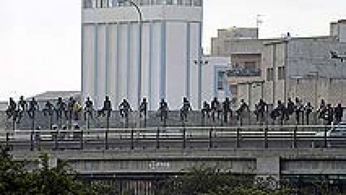 Telediario 1 - Migrantes hacinados en Marruecos