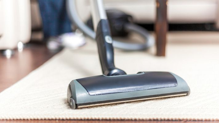 Telediario 1 - Las aspiradoras de más de 1.600 vatios dejarán de fabricarse por una normativa europea