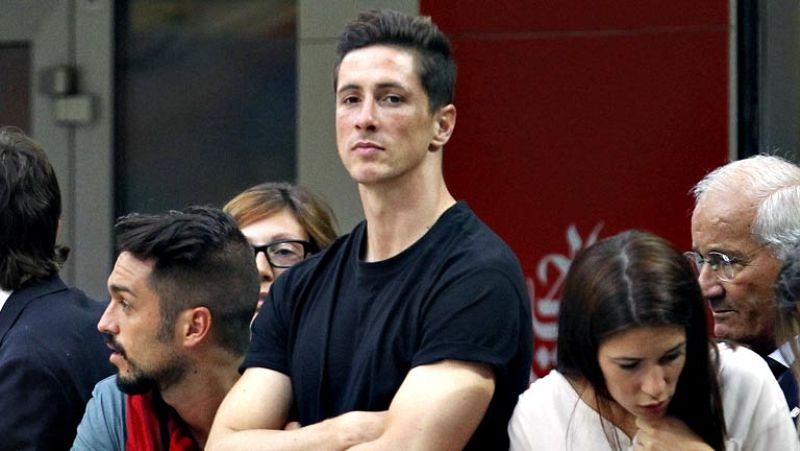 El delantero español Fernando Torres reconoció este martes que llevar la camiseta número 9 con el Milan durante la próxima temporada es "un honor" y confesó que espera "estar a la altura" de los grandes jugadores que antes que él la han vestido. "La 