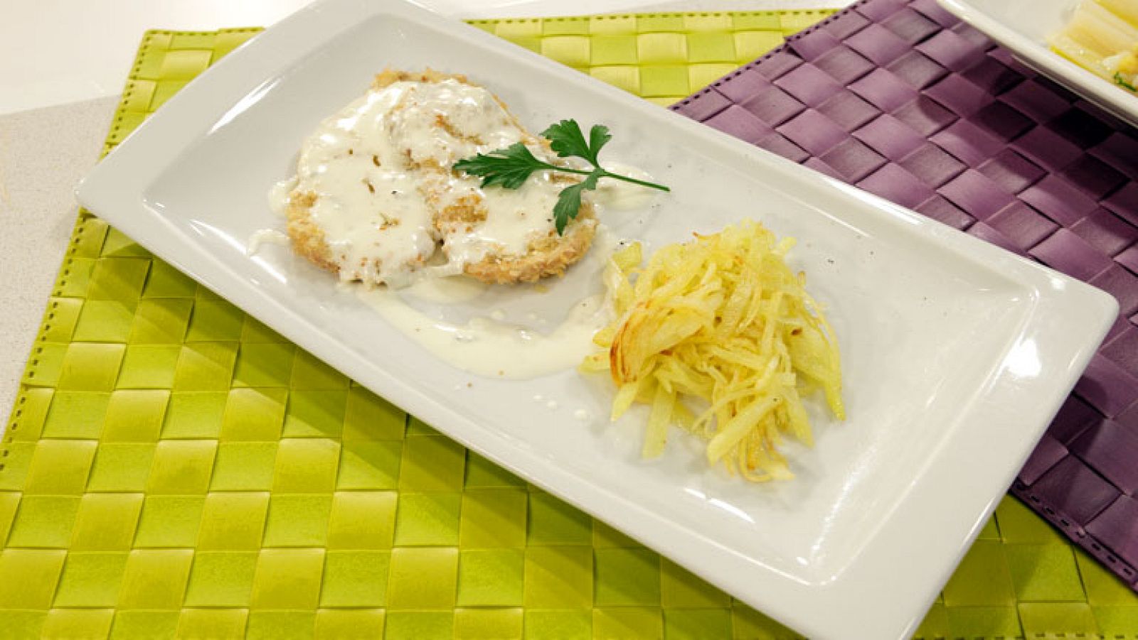 La mañana - Milanesas crujientes de cerdo con salsa gorgonzola y patatas paja