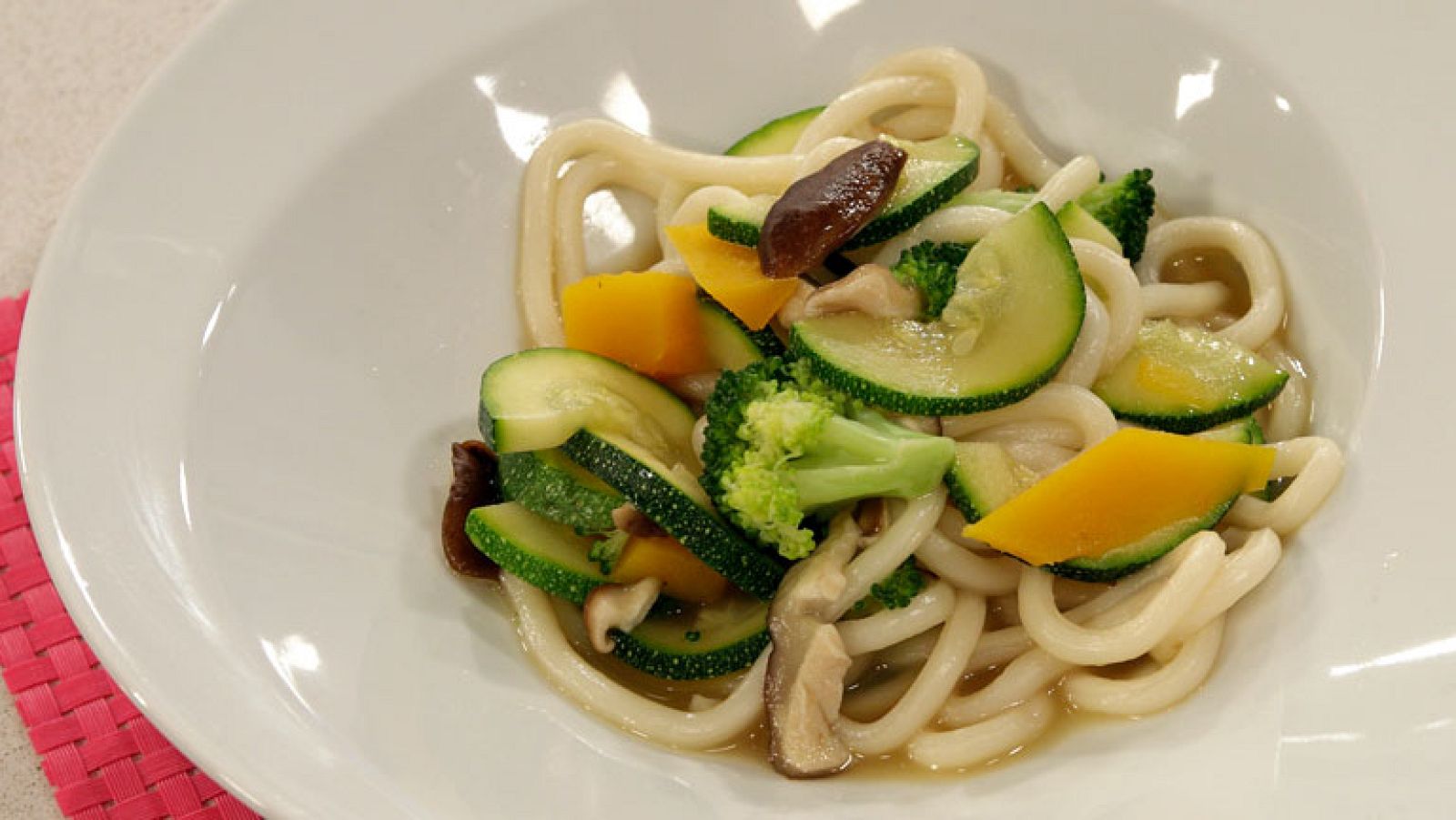 La mañana - Fideos udon con verduras