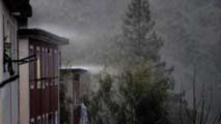 El tiempo - Chubascos y tormentas localmente fuertes en el área pirenaica