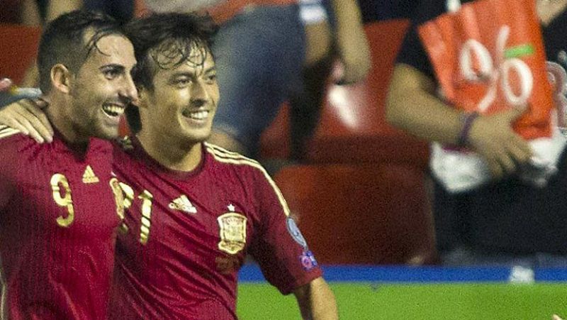 La magia de Silva hace el cuarto de España (4-1)