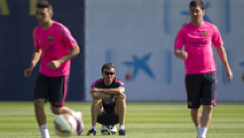 Luis Enrique ha podido entrenar ya con algunos internacionales en el entrenamiento del FC Barcelona... También con Messi, Iniesta y Vermaelen, que han estado en el grupo buena parte de la sesión.