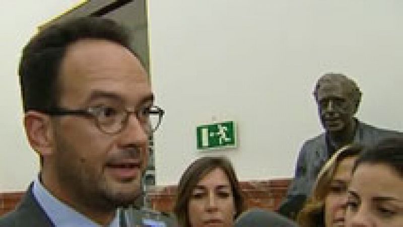 El PSOE cree que decisión de Botella llega "tarde" y para IU demuestra que el PP ve "muy mal" las municipales