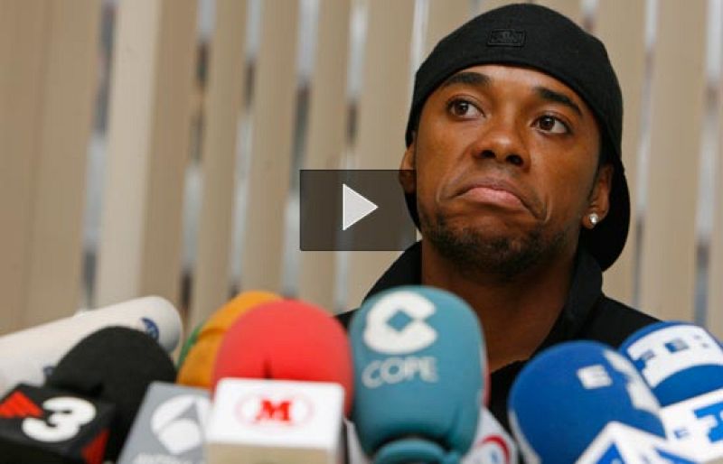 Robinho en la rueda de prensa en la que ha vuelto a reiterar su intención de marcharse a Londres a jugar con el Chelsea: el brasileño ha ido más allá en sus declaraciones y ha arremetido contra Schuster y su interés en que el carioca siga en el Madr 