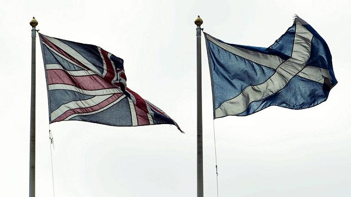 Telediario 1 - Los bancos Lloyds y RBS anuncian que se mudarán a Londres