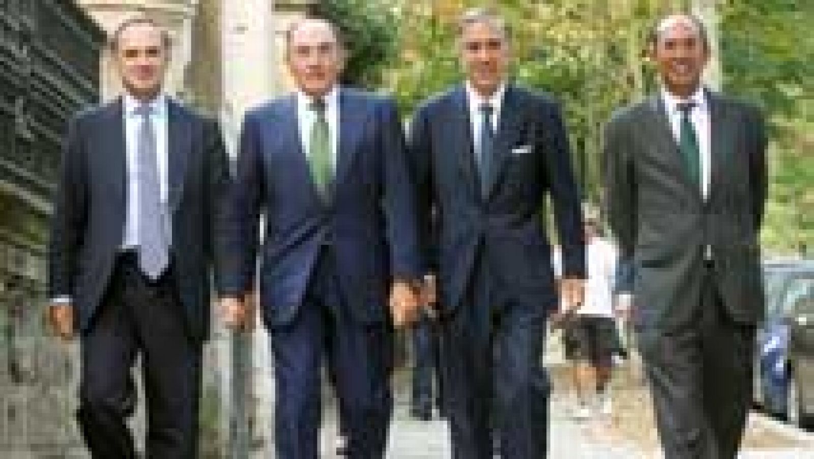 Amigos y familiares de Emilio Botín se han acercado a la capilla ardiente en Santander