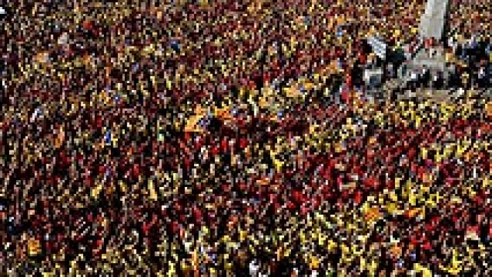 Informativo 24h - Miles de personas forman una 'V' gigante pro consulta