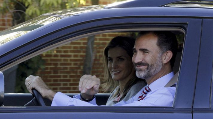 Telediario 1 - Los Reyes acompañan a sus hijas en su primer día de colegio