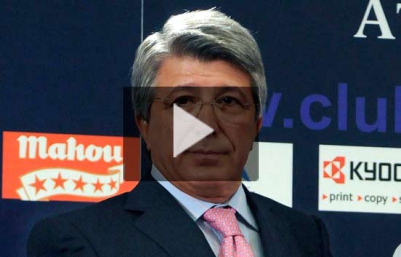  Enrique Cerezo es entrevistado en el primer programa de la temporada de Club de Fútbol. El presidente del Atlético se muestra muy entusiasmado porque su equipo haya anaotado ocho goles en los últimos dos partidos y encabece la clasificación de la Li