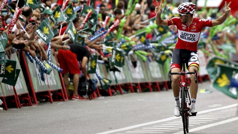 El australiano Adam Hansen (Lotto), ha ganado la decimonovena etapa de la Vuelta disputada entre Salvaterra do Miño y Cangas do Morrazo, de 180,5 kilómetros, mientras que el español Alberto Contador mantiene el jersey rojo de líder. Hansen se escapó
