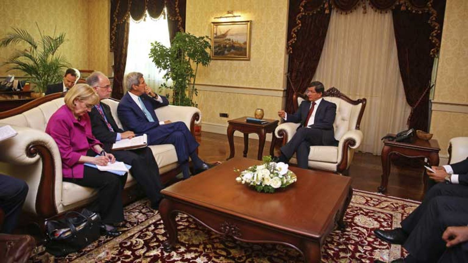 John Kerry está en El Cairo buscando apoyos contra el Estado Islámico