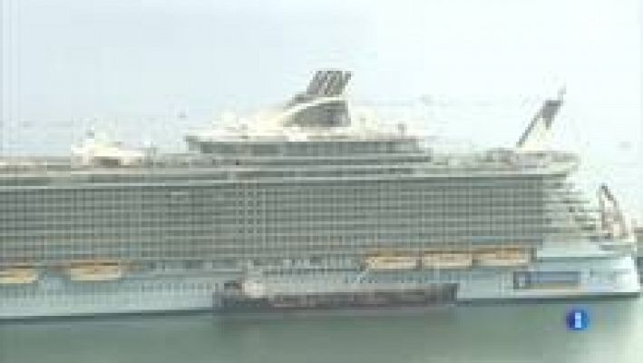 L'Informatiu - Atraca a Barcelona el creuer més gran del món