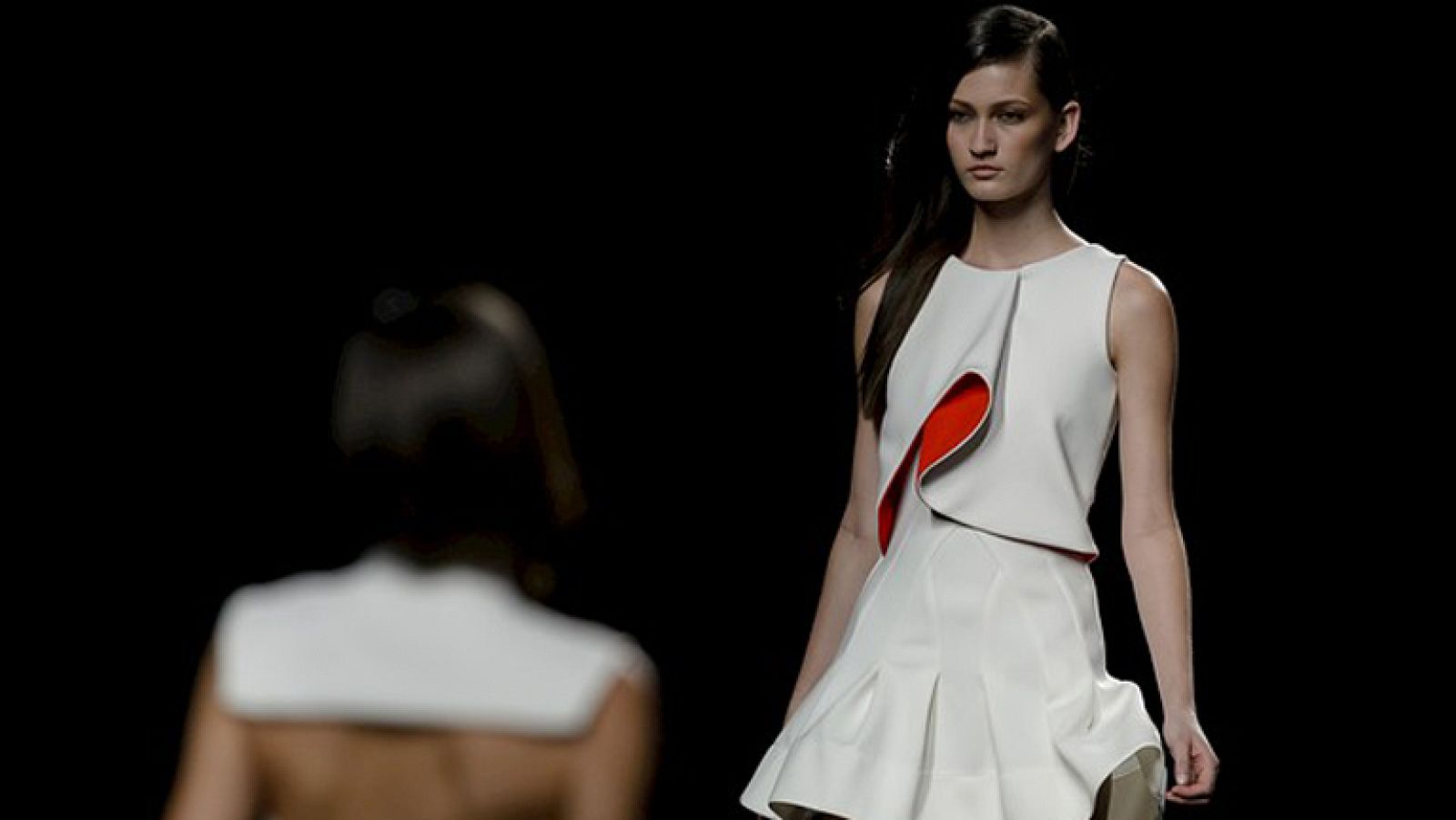 Desfile de Amaya Arzuaga | Ver