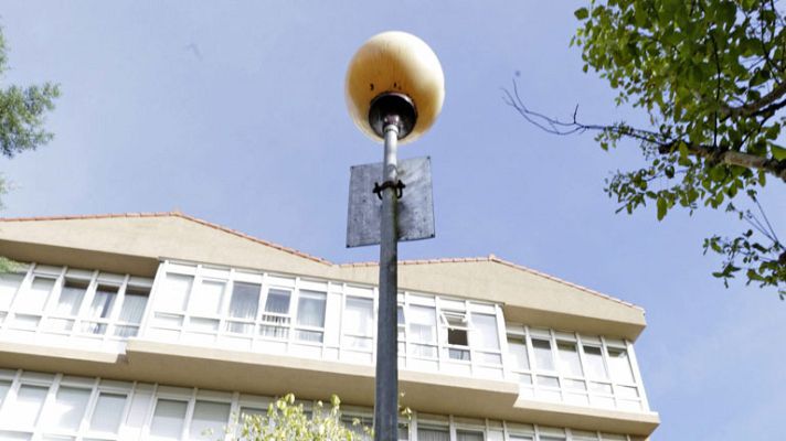 Telediario 1 - Muere una chica al tocar una farola