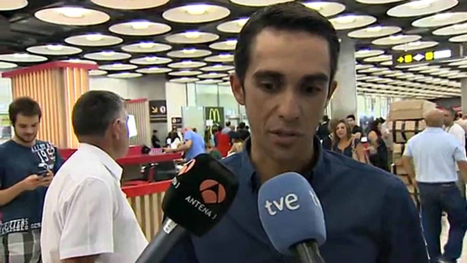 La tercera victoria de Alberto Contador en la Vuelta le devuelve al madrileño a un podio grande después de dos años de ausencia, "una victoria especial" que le permite completar "un gran año" y pensar en su próximo objetivo: el Tour 2015.